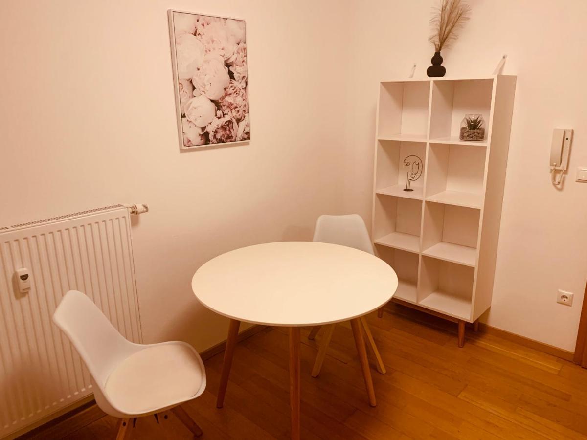modern&cozy 2 Zimmer Wohnung, Balkon, Parkplatz Salzweg Exterior foto